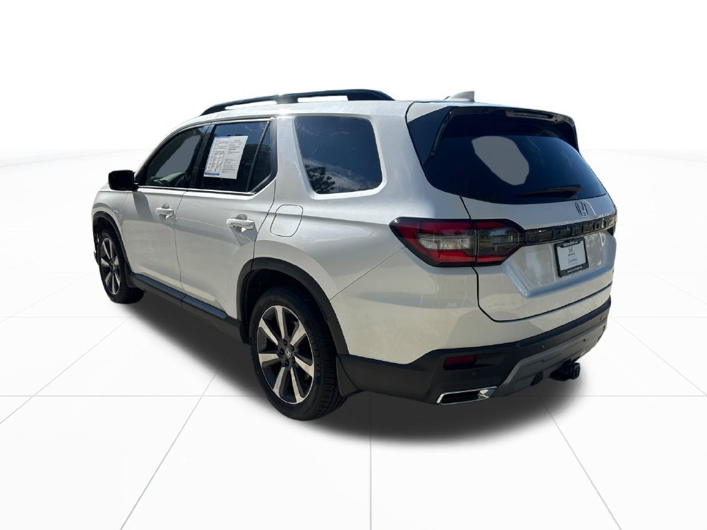 Certified 2025 Honda Pilot Touring image 6
