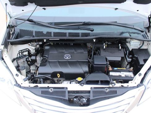 Used 2013 Toyota Sienna Limited image 34