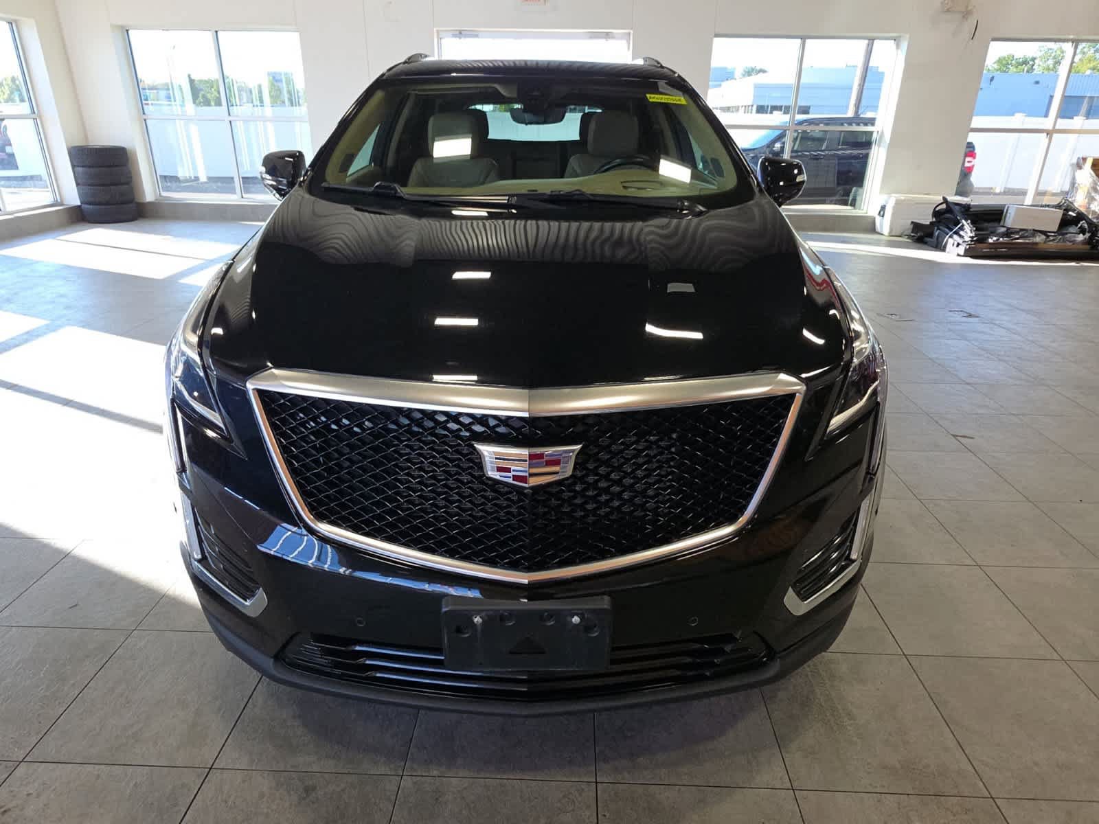 Used 2022 Cadillac XT5 Sportv w/ Platinum Package AWD/4WD image 2