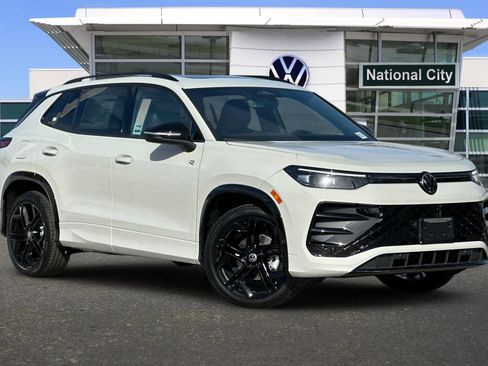New 2026 Volkswagen Tiguan SE R-Line FWD image 2