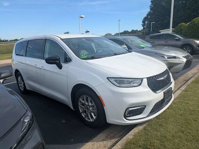 Used 2024 Chrysler Pacifica Touring-L