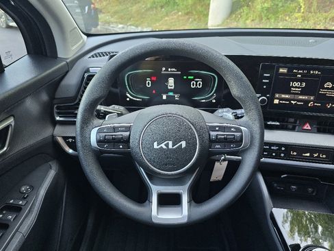 New 2025 Kia Sportage LX image 7