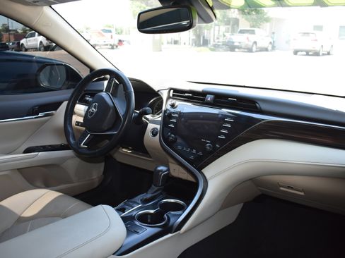 Used 2019 Toyota Camry XLE image 29