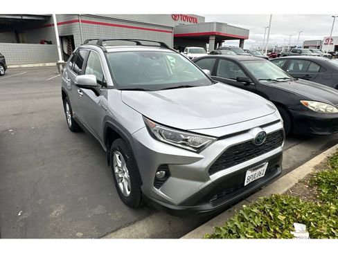 Used 2020 Toyota RAV4 XLE w/ Convenience Package AWD/4WD image 2