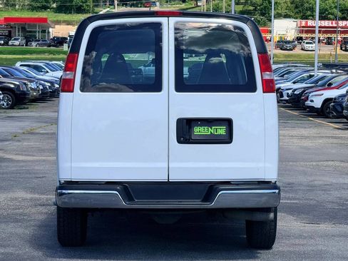Used 2018 Chevrolet Express 2500 w/ Driver Convenience Package RWD image 4