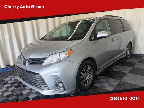 Used 2019 Toyota Sienna XLE FWD image 1