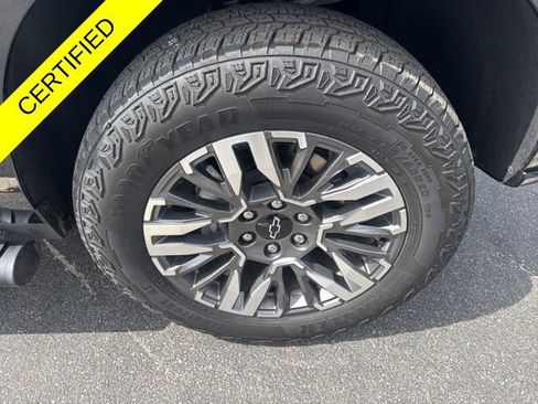 Used 2025 Chevrolet Suburban Z71 AWD/4WD image 30
