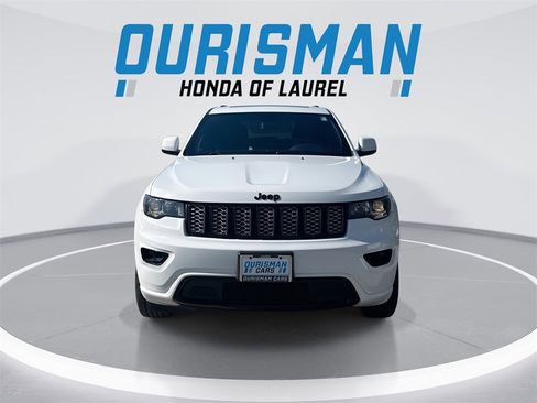 Used 2020 Jeep Grand Cherokee Altitude image 3