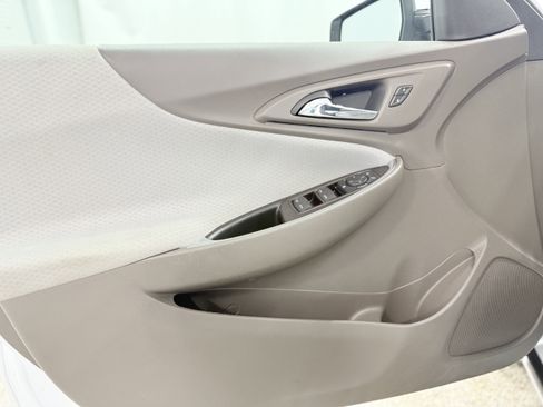 Used 2018 Chevrolet Malibu LT image 12