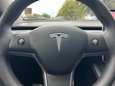Used 2022 Tesla Model Y Performance AWD/4WD image 26