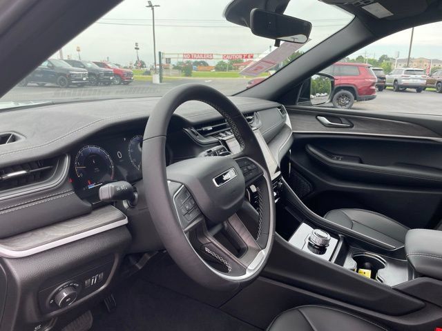 Used 2025 Jeep Grand Cherokee L Limited RWD image 6