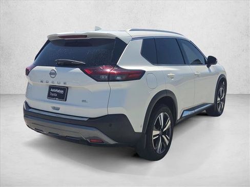 Used 2023 Nissan Rogue SL w/ SL Premium Package FWD image 5