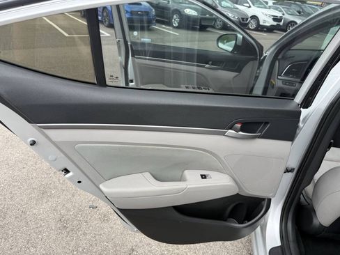 Used 2018 Hyundai Elantra SEL FWD image 19
