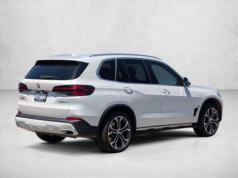 Certified 2026 BMW X5 sDrive40i w/ Parking Assistance Package RWD image 5