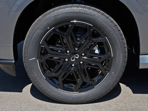 Certified 2026 INFINITI QX80 4WD image 5