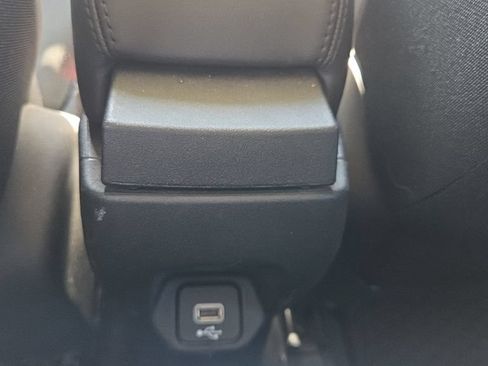Used 2018 Jeep Renegade Altitude w/ UConnect 8.4 Nav Group AWD/4WD image 18
