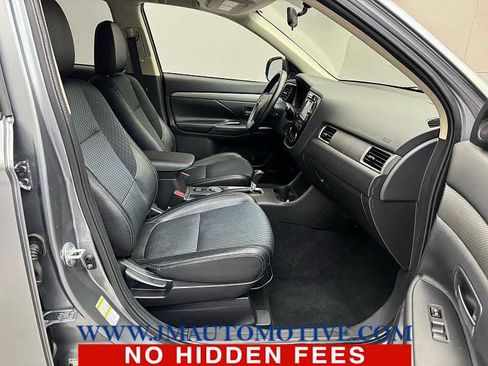 Used 2015 Mitsubishi Outlander SE AWD/4WD image 21