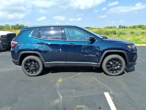 New 2026 Jeep Compass Latitude AWD/4WD image 17