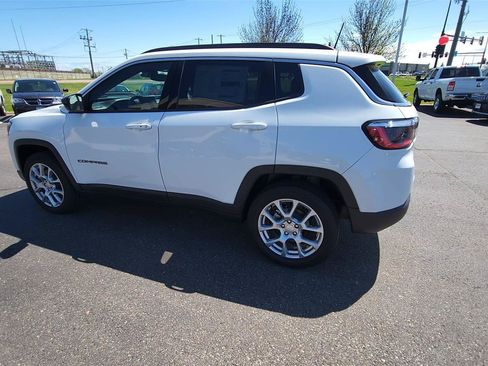 New 2024 Jeep Compass Latitude w/ Sun and Sound Group AWD/4WD image 7