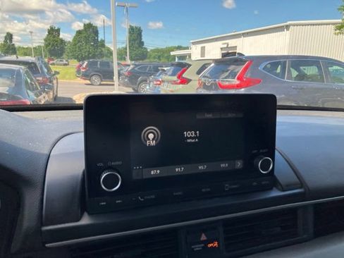 Used 2023 Honda Pilot LX image 16