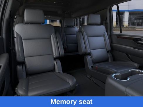 New 2026 Chevrolet Suburban LT w/ Comfort Package AWD/4WD image 18