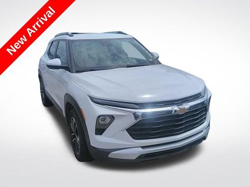 Used 2025 Chevrolet TrailBlazer LT FWD image 1