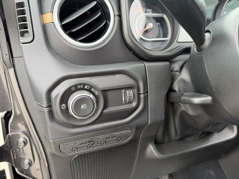 Used 2026 Jeep Wrangler Unlimited Sahara AWD/4WD image 14