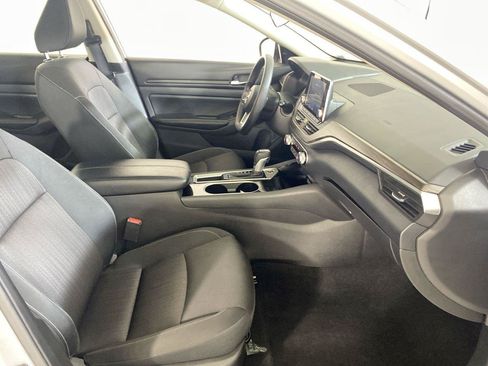Used 2024 Nissan Altima 2.5 SV FWD image 21