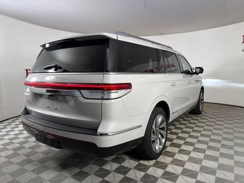 Certified 2023 Lincoln Navigator L Reserve AWD/4WD image 8