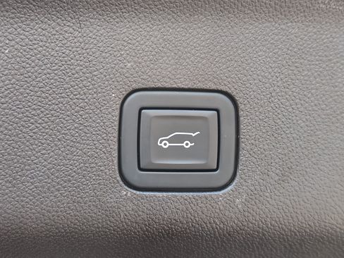 Used 2024 Chevrolet Tahoe Z71 w/ Luxury Package image 33