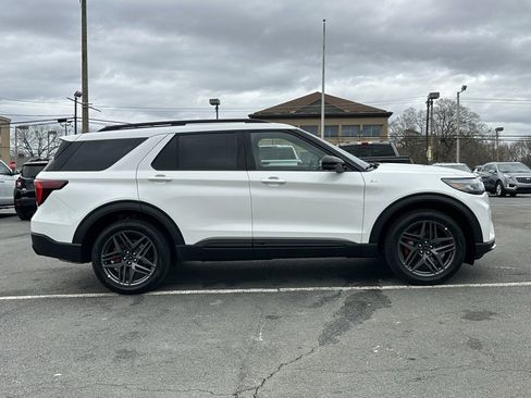 New 2026 Ford Explorer ST-Line w/ ST-Line Street Pack image 10