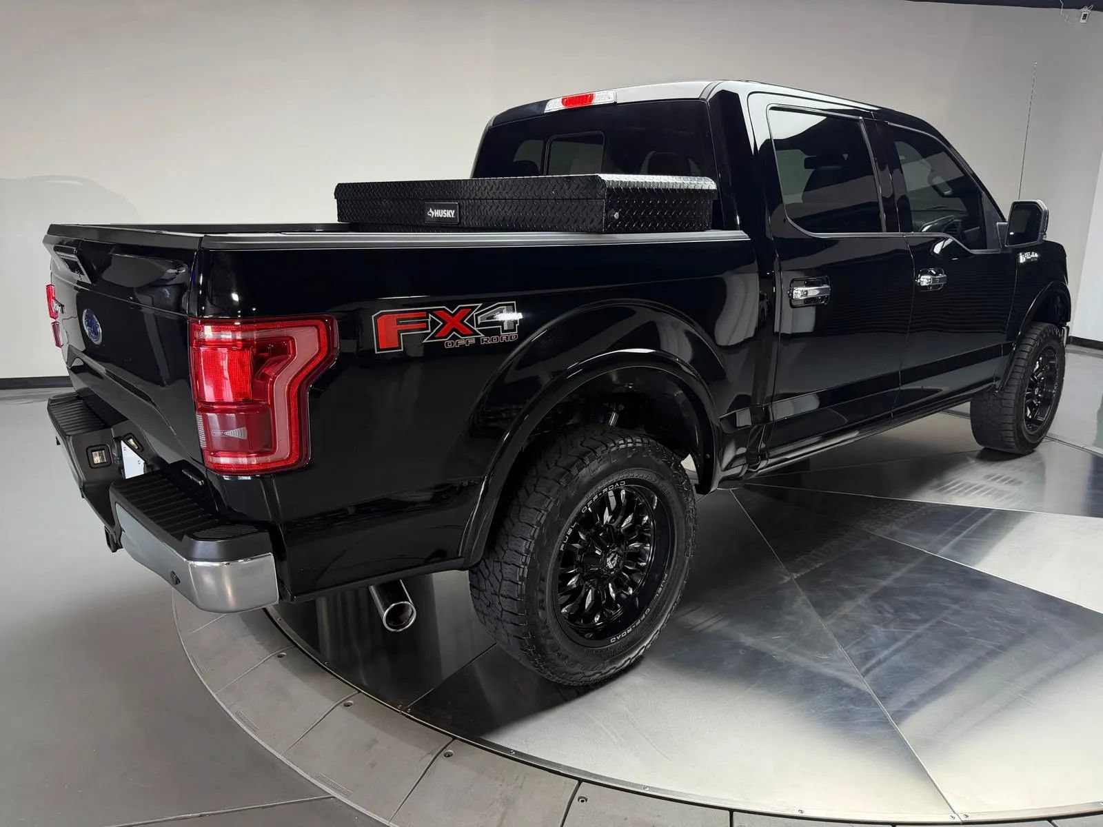Used 2016 Ford F150 Lariat w/ Equipment Group 502A Luxury AWD/4WD image 2