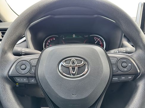 Used 2025 Toyota RAV4 XLE AWD/4WD image 17