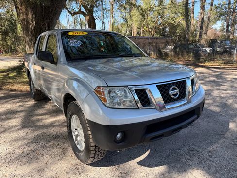 Used 2016 Nissan Frontier SV image 3