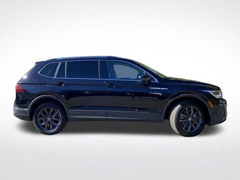 Used 2023 Volkswagen Tiguan SE image 2