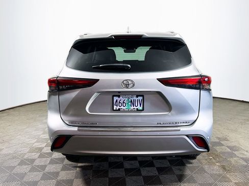 Used 2022 Toyota Highlander Platinum AWD/4WD image 7