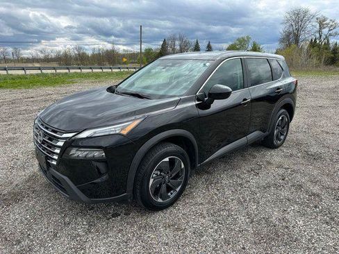 Used 2024 Nissan Rogue SV AWD/4WD image 2