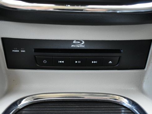 Used 2014 Chrysler Town & Country Touring-L w/ Driver Convenience Group FWD image 21