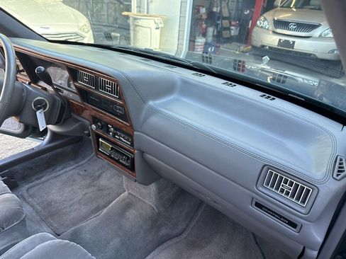 Used 1993 Chrysler LeBaron Landau FWD image 22