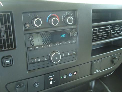 Used 2022 Chevrolet Express 3500 w/ Driver Convenience Package RWD image 9