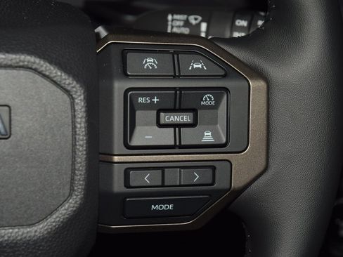 Used 2025 Toyota Land Cruiser image 40