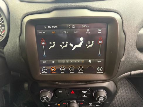 Used 2022 Jeep Renegade Sport w/ Sport Appearance Group image 18