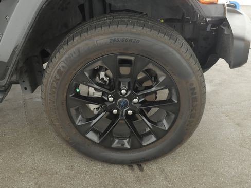 Used 2024 Jeep Wrangler Unlimited Sahara w/ Safety Group image 11