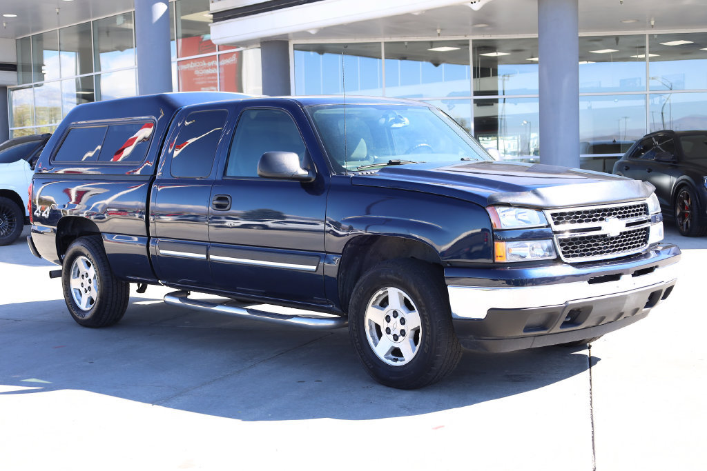 Used 2006 Chevrolet Silverado 1500 LT w/ Light Duty Power Package AWD/4WD image 8