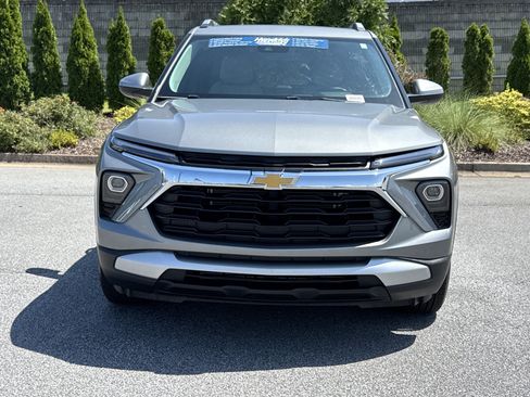 Used 2025 Chevrolet TrailBlazer LT w/ Convenience Package FWD image 3