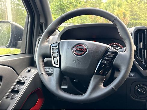 New 2025 Nissan Frontier PRO-4X w/ Black Accent Package AWD/4WD image 15