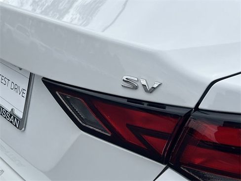 Certified 2024 Nissan Sentra SV image 25