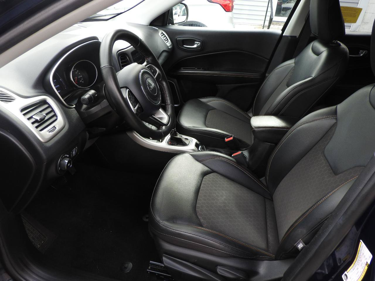 Used 2020 Jeep Compass Latitude w/ Cold Weather Group AWD/4WD image 7