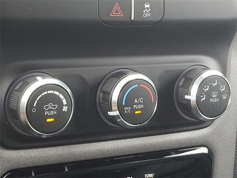 Used 2023 RAM 3500 Tradesman w/ Chrome Appearance Group image 15