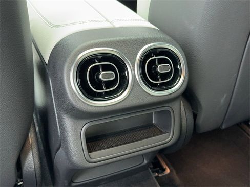 Used 2025 Mercedes-Benz GLC 300 4MATIC image 45